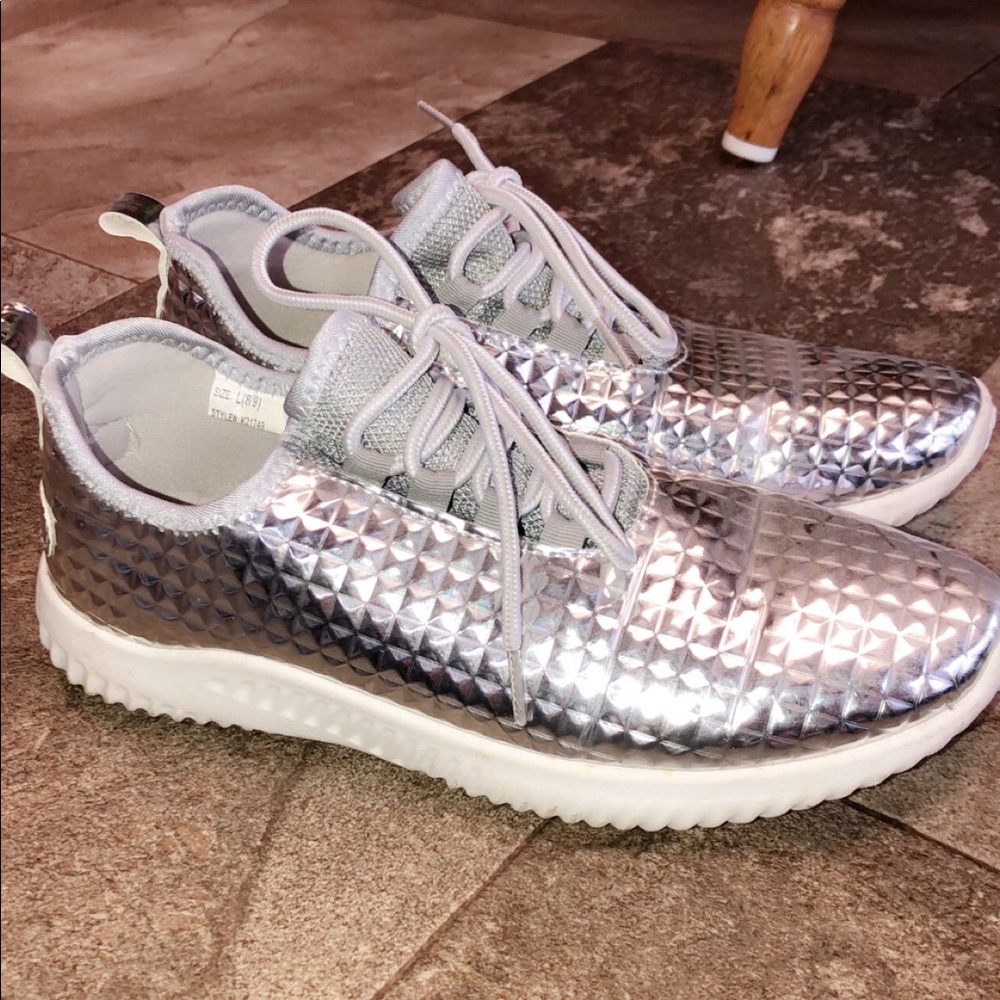 Rue 21 etc tennis shoes silver
